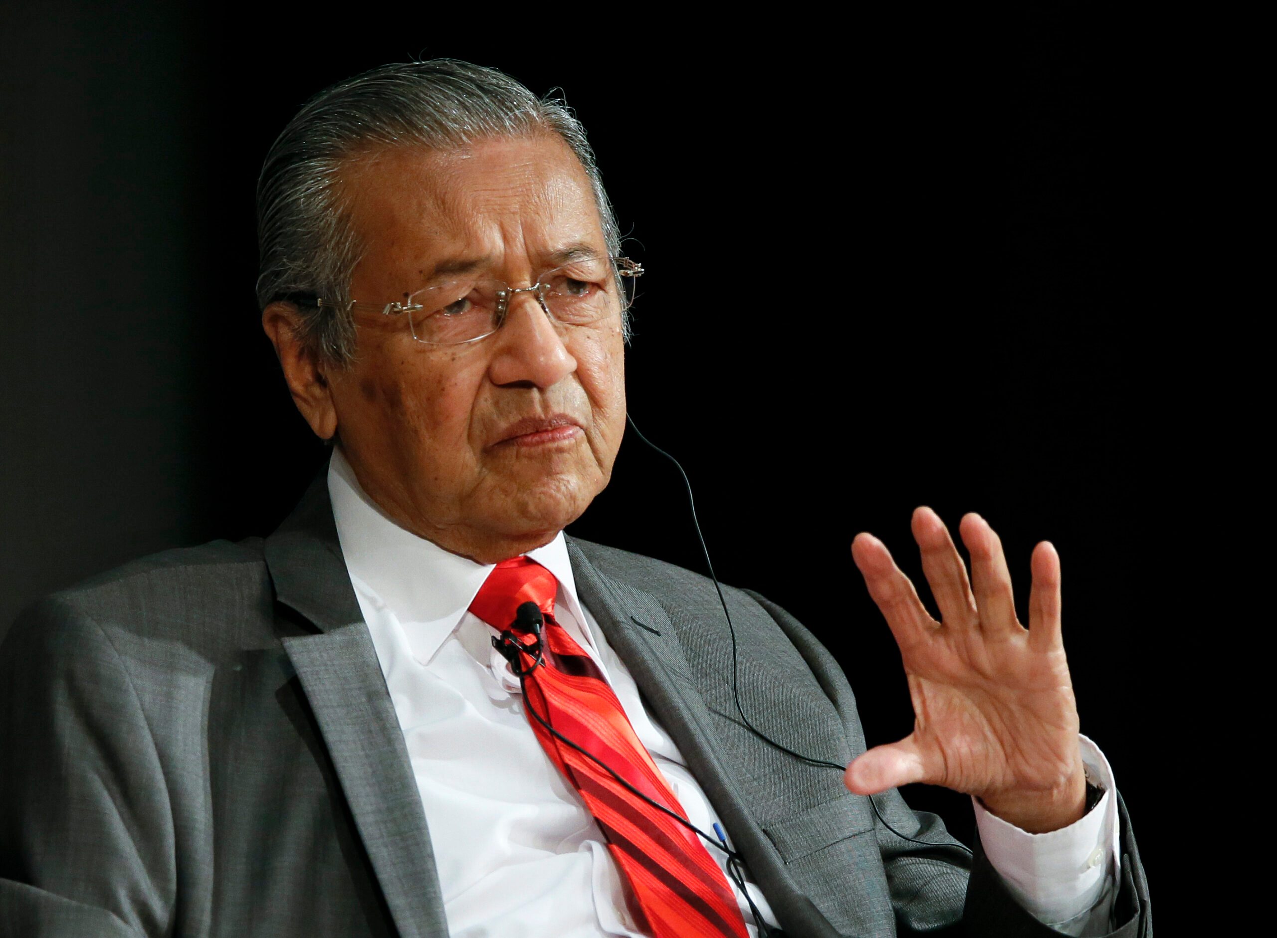 Mahathir Malaysia mundur dari partai berkuasa karena skandal PM