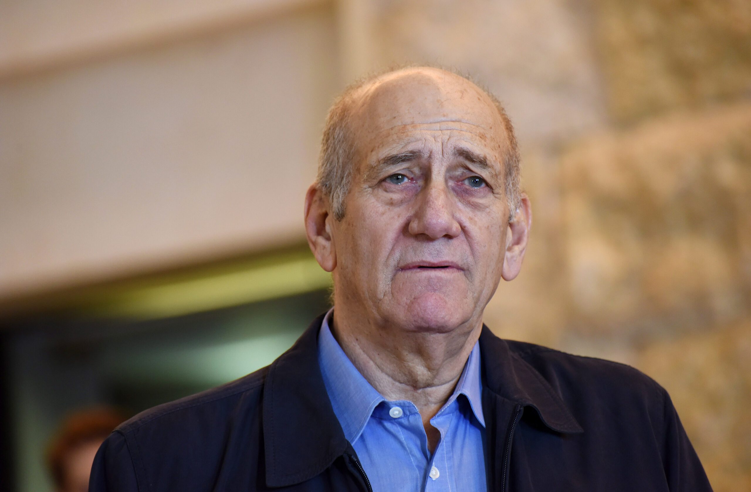 Ex-Israeli Prime Minister Olmert to begin prison term