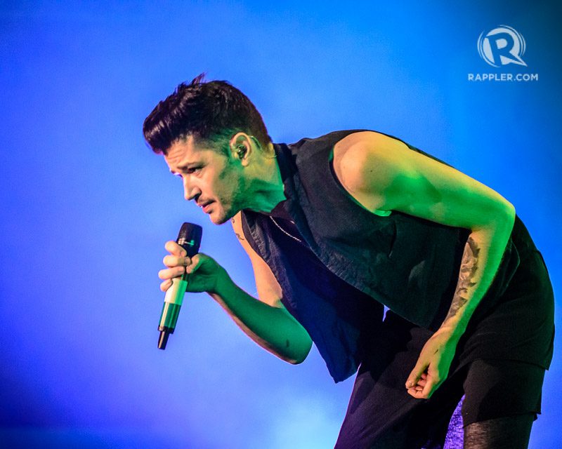 The Script members show off signed Pacquiao gloves at PH concert