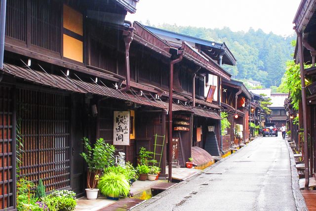 OLD TOWN VIBE. One of Takayama's attractions is its charming town, that is a contrast to the big cities in the country. Photo by Joshua Berida 