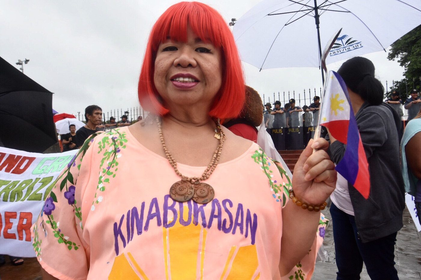 MOTHERHOOD. Mae Paner, more popularly known as Juana Change, joins the #BabaeAko march from Luneta to Liwasang Bonifacio on Tuesday, June 12. Photo by Angie de Silva/Rappler 