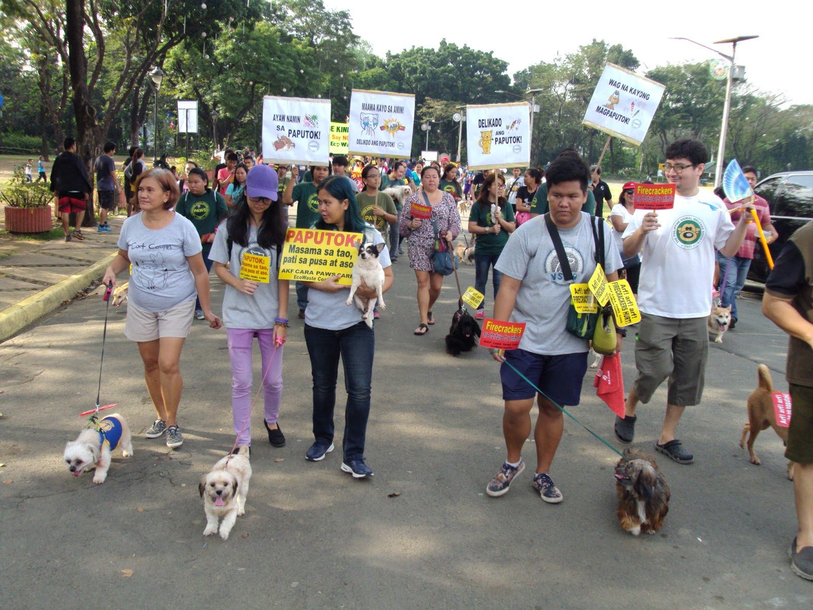 PET-A-THON. Pet owners with their beloved animals. Photo from EcoWaste Coalition  