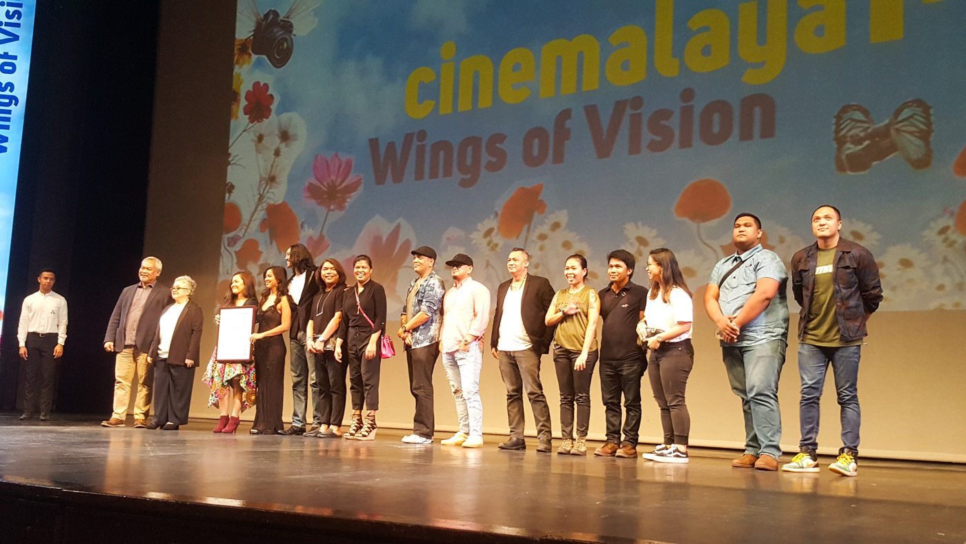 APPRECIATION. The cast of 'BuyBust' receives a plaque of appreciation from Cinemalaya.  