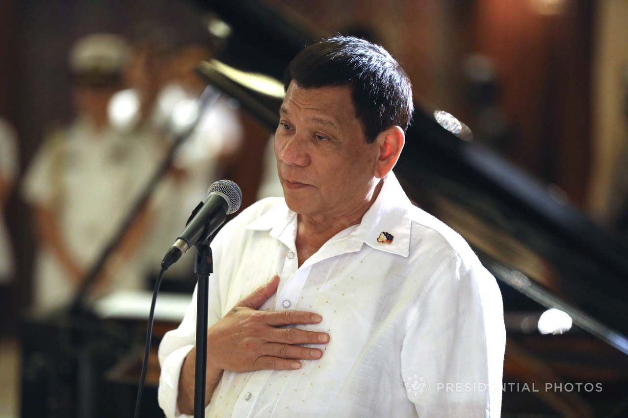 Duterte explains gum-chewing habit