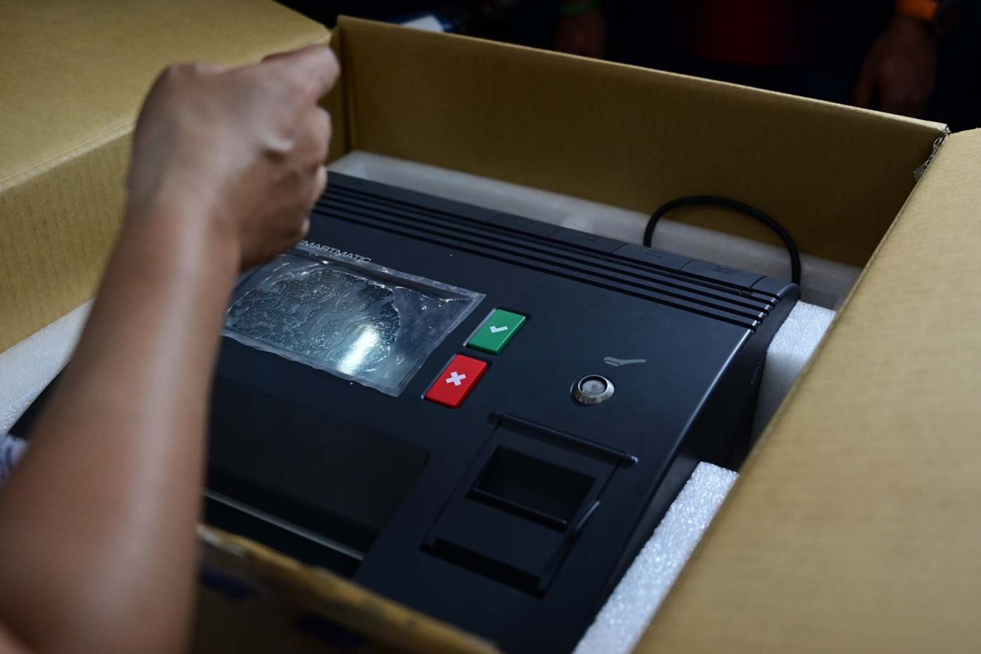 Comelec suspects ‘wear and tear’ in defective voting machines