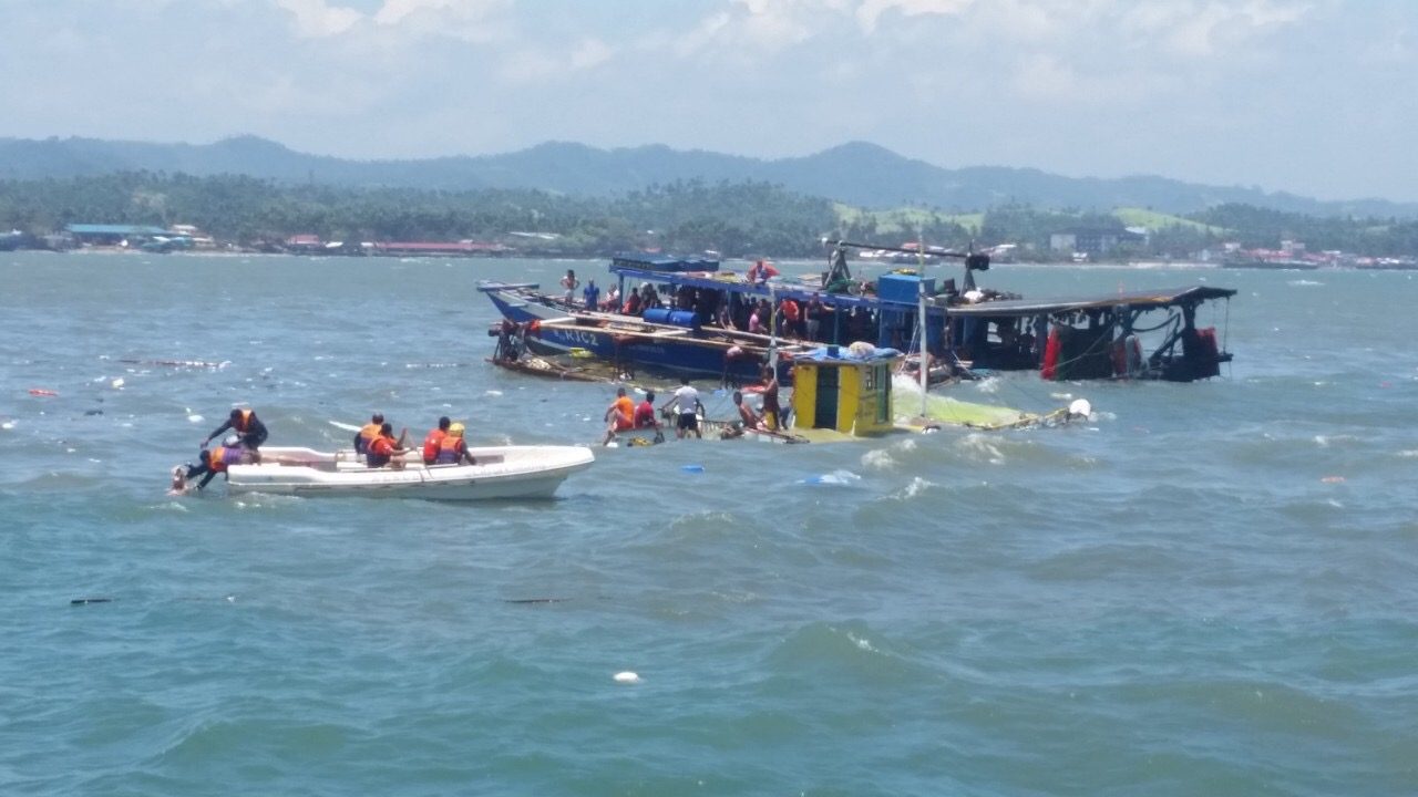 Rescue operation was conducted by Philippine Coast Guard, CDRRMC, PNP Maritime Group and Lite Ferries Crews. Photos from Philippine Coast Guard 