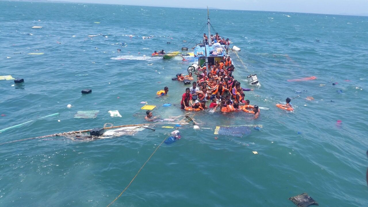 LOOK: 49 people rescued from sunken boat in Samar