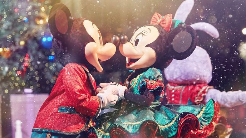 Disneyland HK has a special Christmas geared towards Pinoys