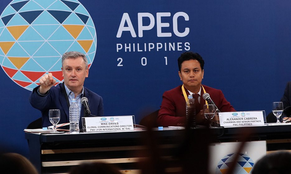 SURVEY. PwC officials Mike Davies Alexander Cabrera share the Philippine results of the PwC APEC CEO Survey 2015. Photo from APEC 2015  