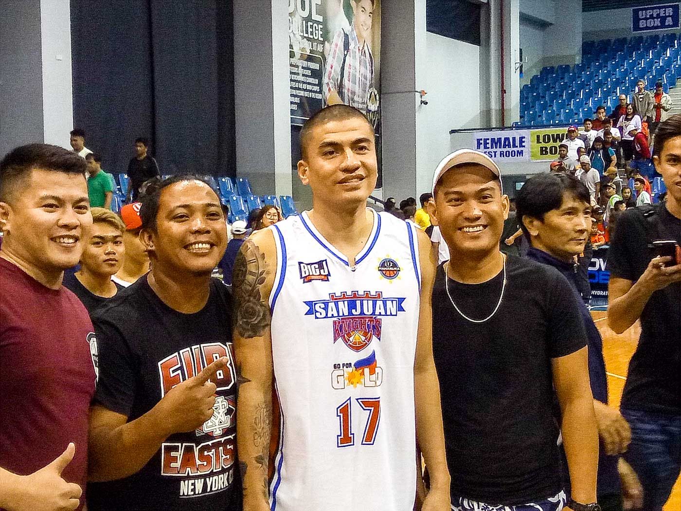 STILL POPULAR. Mac Cardona takes time to pose with some fans after the game. Photo by JR Isaga/Rappler  