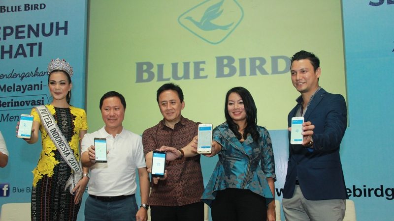 Kiri ke kanan: Kezia Warouw (Puteri Indonesia 2016), Sigit P. Djokosoetono (Direktur PT Blue Bird), Triawan Munaf (Kepala BEKRAF), Dee Lestari (penulis), Christian Sugiono (selebriti)
 