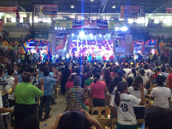 UNA in CEBU. Supporters of Vice President Jejomar Binay in Cebu. Photo by Ayee Macaraig/Rappler 