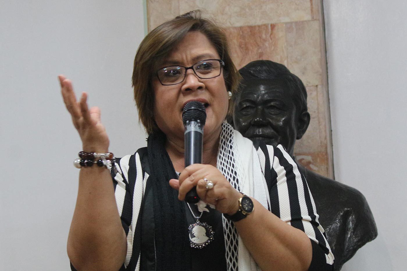 De Lima ‘revolted’ by ‘sex video’ talk at House probe