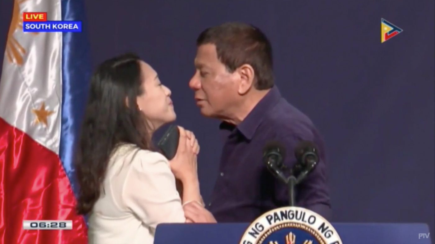 Malacañang defends Duterte’s kiss: OFW was ‘honored’ by it