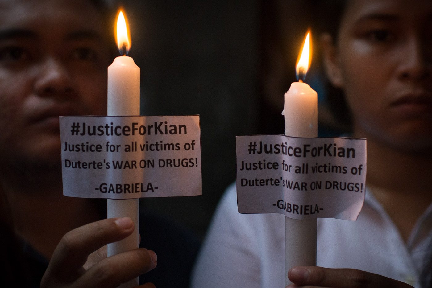 Protesters, neighbors, and friends of Kian Loyd Delos Santos light candles to express their call for justice on the death of the slain kid. Photo by Eloisa Lopez 