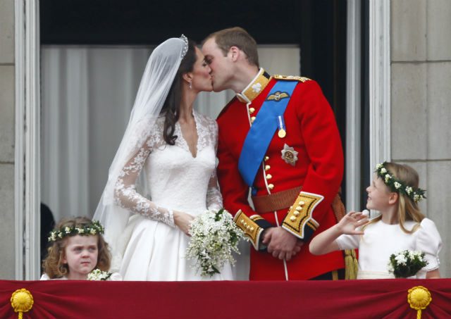 A MOST MEMORABLE DAY. The newly-wed couple Catherine, Duchess of Cambridge and Prince William, Duke of Cambridge kiss on the balcony of Buckingham Palace in London, Britain, 29 April 2011, after their wedding ceremony. File photo by Kerim Okten/EPA 