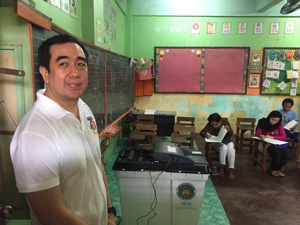 SC to Comelec: Comment on plea for voting receipts