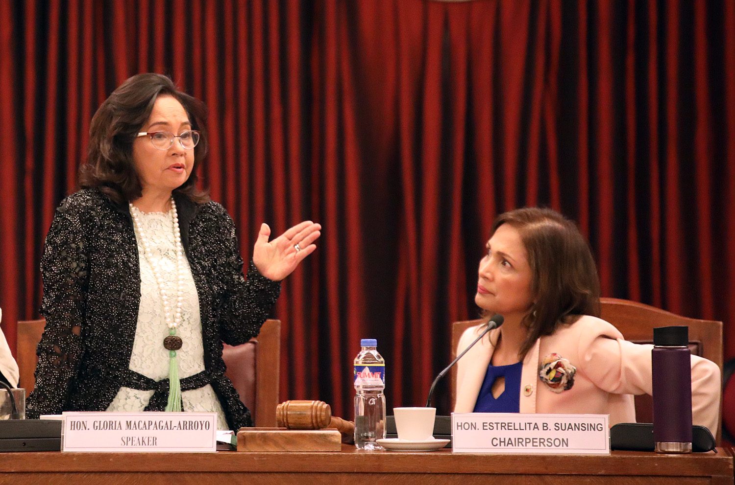 DICTATING THE PACE. House ways and means chairperson Estrellita Suansing listens to Arroyo during a hearing on November 13, 2018. File photo by Darren Langit/Rappler   