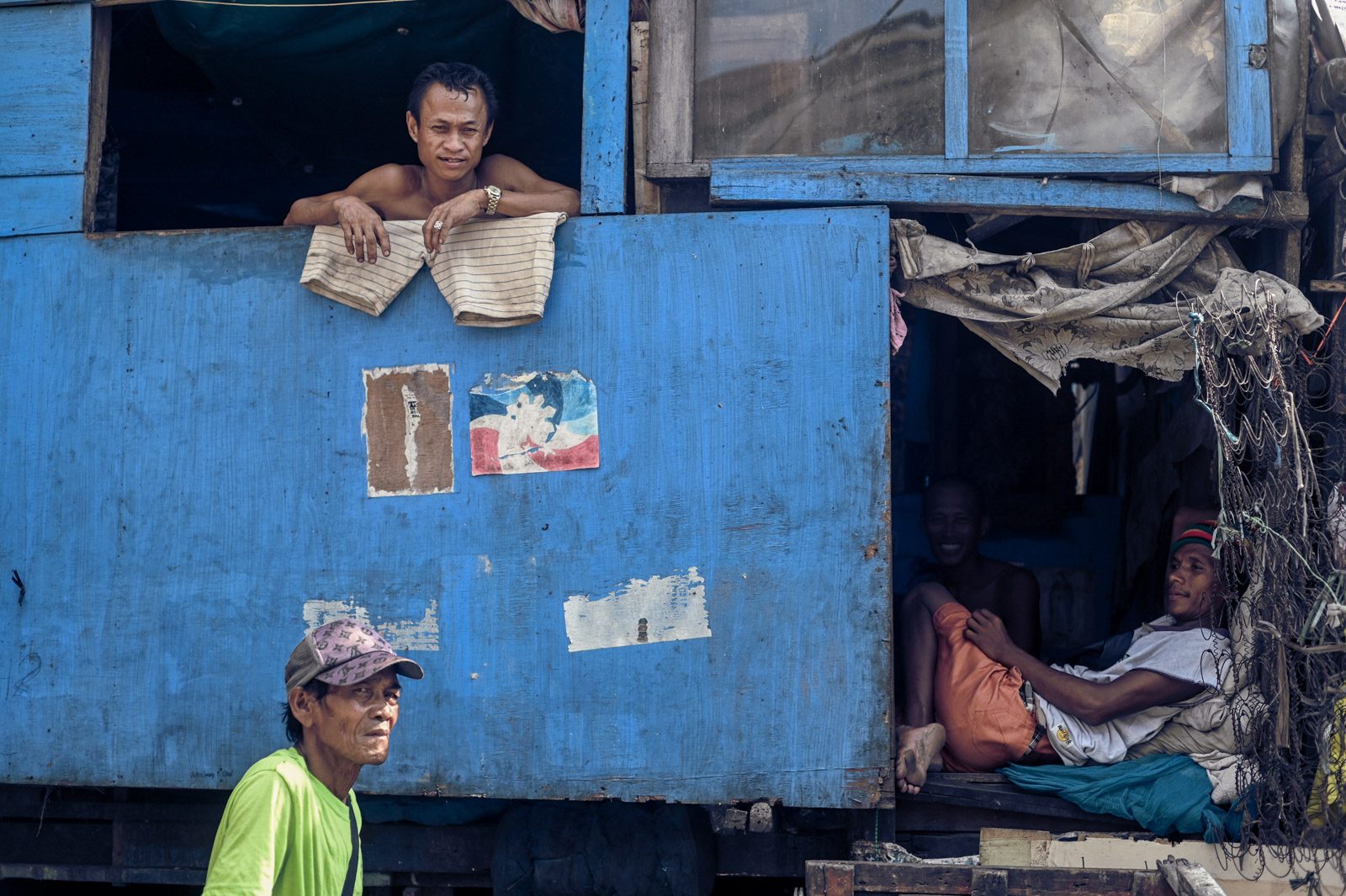 LIFE INSIDE. Residents of Aroma in Tondo in their homes. File photo by Alecs Ongcal/Rappler  