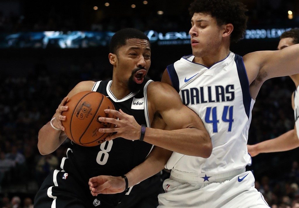 TOP FAN. Spencer Dinwiddie (left) says he’ll be supporting his teammates all the way.  Photo by Ronald Martinez/Getty Images/AFP 