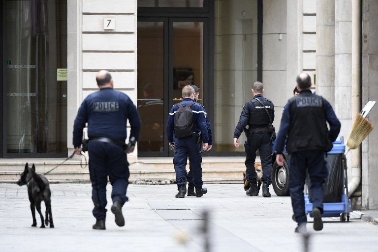 Paris fraud squad offices evacuated over bomb scare
