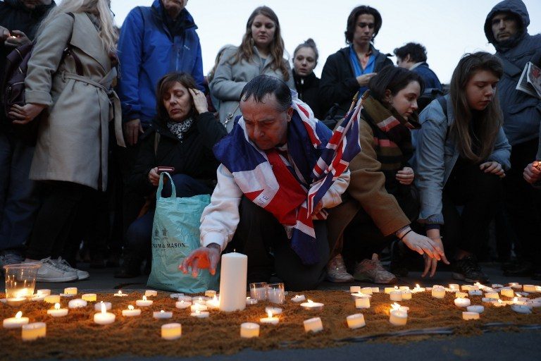 Crowd honors London attack victims at candlelit vigil