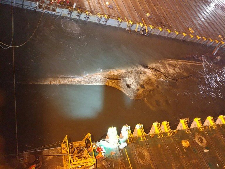 South Korea raises sunken Sewol ferry