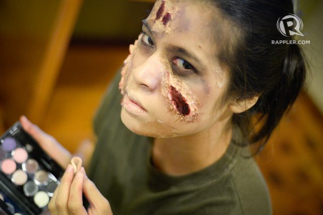 HALFWAY THERE. Once your wounds are done, you can add bruises with eye shadow to add to the effect. Photo by Alecs Ongcal/Rappler.com 