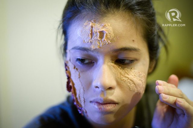 BLEND IN. Cover up your tissue paper wounds with makeup to make them look like your skin. Photo by Alecs Ongcal/Rappler.com 