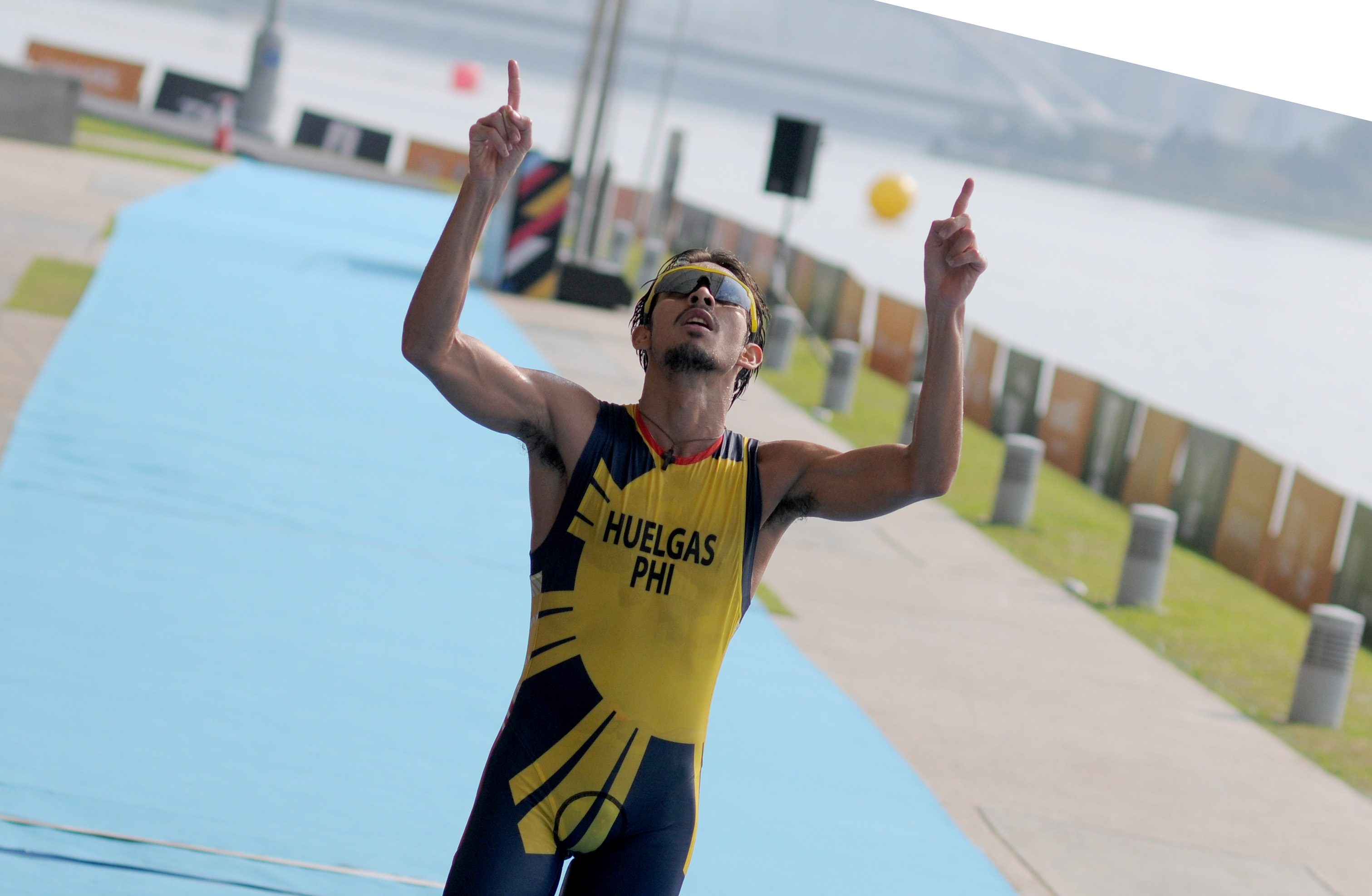 LOOK UP. Nikko Huelgas looks up to the sky as he crosses the finish line for the gold medal in men's triathlon. Photo from POC-PSC Media 