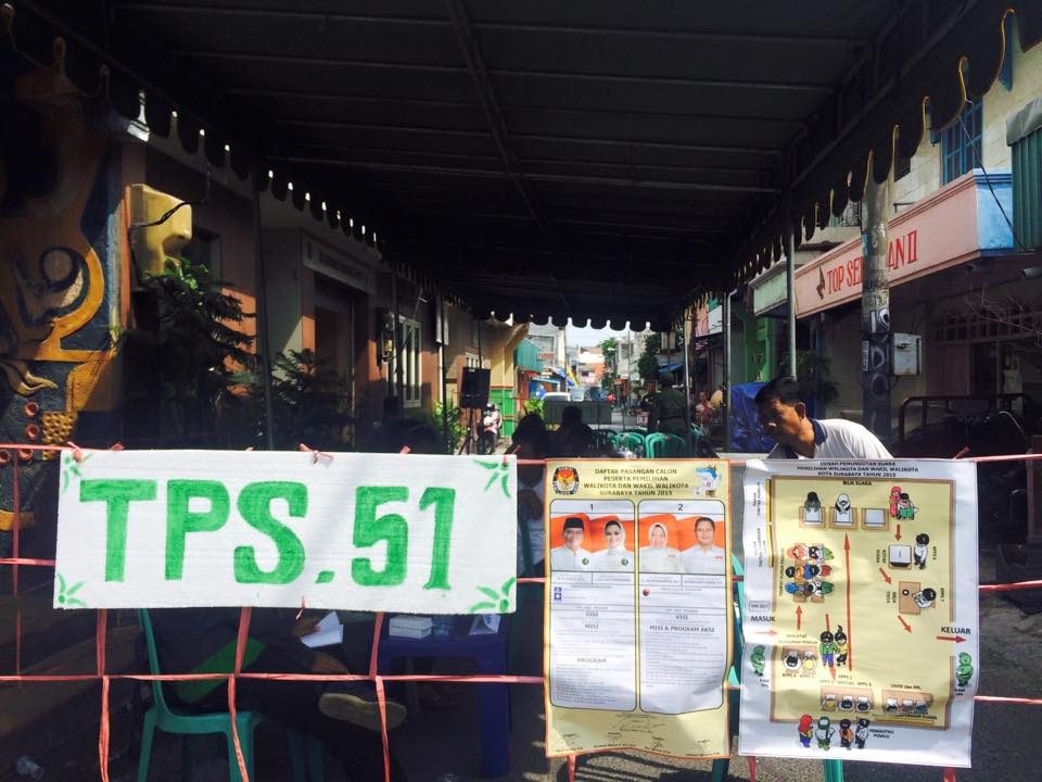 Risma unggul di TPS 51 di Gang Dolly Surabaya. Foto oleh Febriana Firdaus/Rappler 