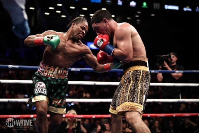 Porter overpowers Garcia to claim vacant WBC world title