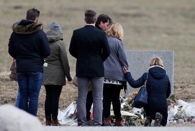 FAREWELL. Relatives of the victims of the air crash visit the memorial in Le Vernet, south-eastern, France, 28 March 2015. Guillaume Horcajuelo/EPA 