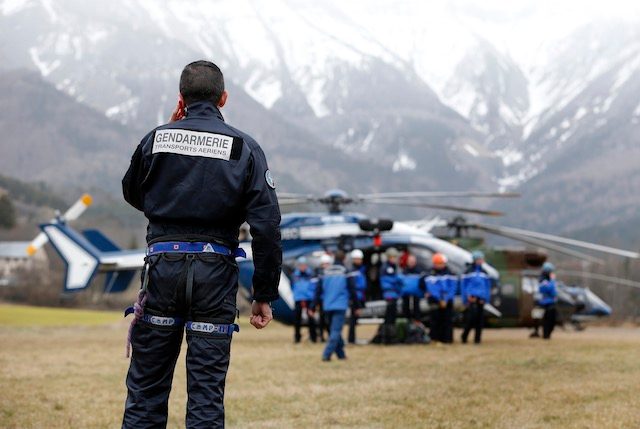 SEARCH OPS. Members of the French Gendarmerie gather close to a helicopter in Seyne les Alpes, southeastern France, 24 March 2015, near the crash site of the Germanwings Airbus A320 in the French Alps. Sebastien Nogier/EPA 