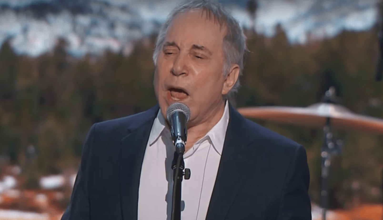 WATCH: Paul Simon sings ‘Bridge Over Troubled Water’ for divided Democrats