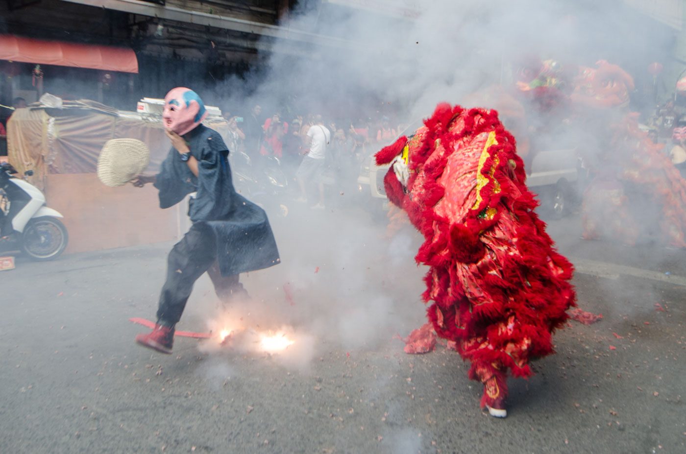 FIRECRACKERS. The festivities won't be complete without firecrackers. File photo by Rob Reyes/Rappler 