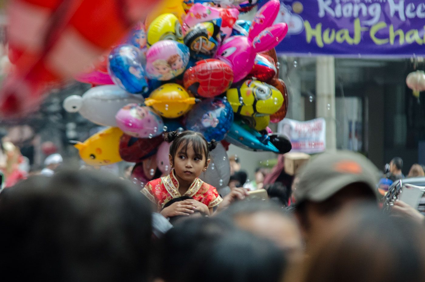 OBSERVER. A girl watches the Chinese New Year celebration in Binondo. Photo by Rob Reyes/Rappler    