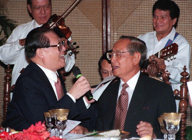 PH-CHINA DUET. Chinese President Jiang Zemin (L) and Philippine President Fidel Ramos (R) sing a duet number with a string quartet at a state dinner for Jiang in Malacanang Palace on 26 November, 1996. AFP PHOTO/AFP/ HANDOUT 