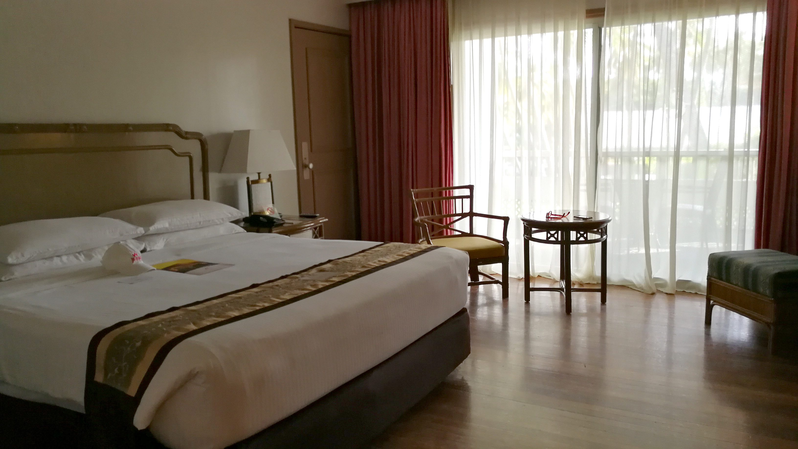 DELUXE ROOM. Spacious accommodations await each hotel guest. Photo by Earnest Mangulabnan Zabala 