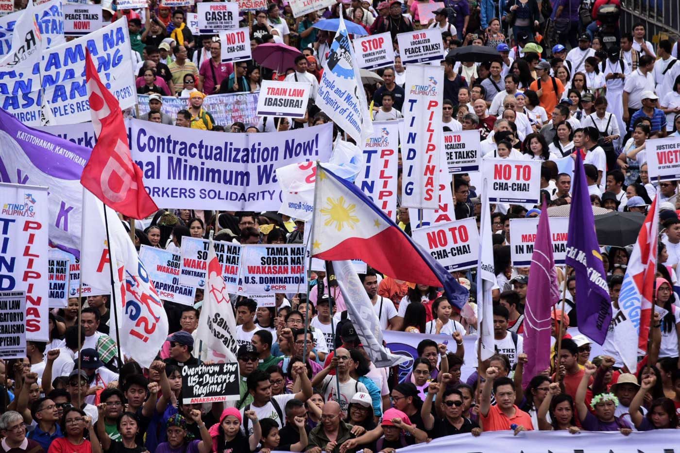SONA 2018. Protesters march along Commonwealth Avenue, toward Batasan, in Quezon City during President Duterte's 3rd State of the Nation Address. Photo by Alecs Ongcal/Rappler 