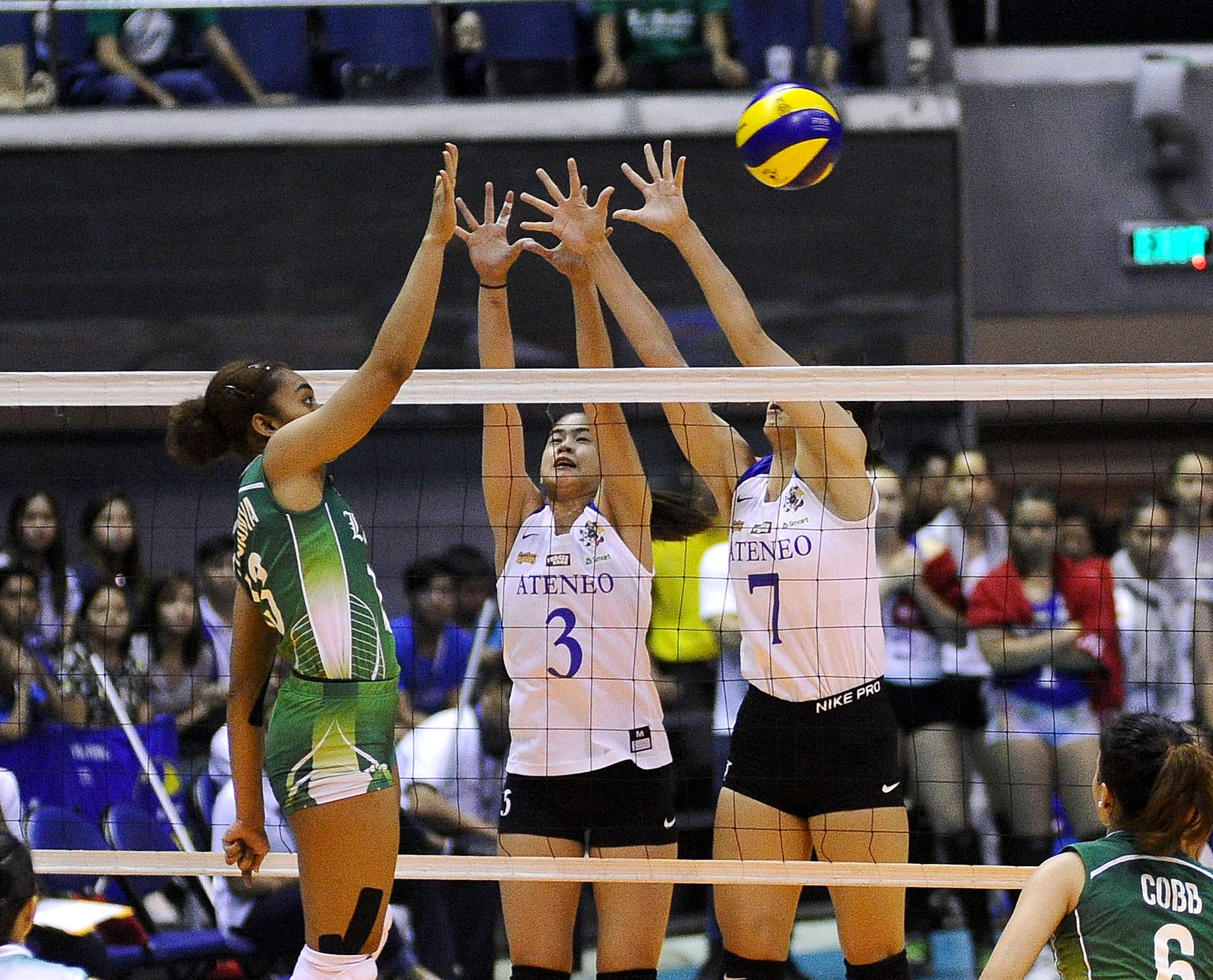 Mighty La Salle sweeps rival Ateneo, nails Final Four berth