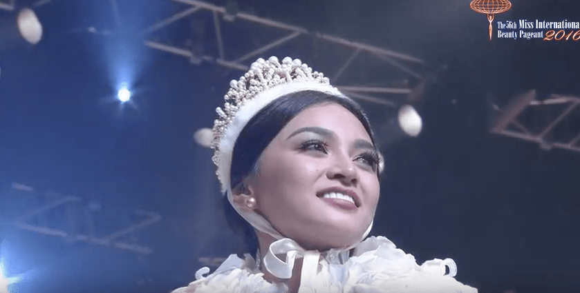 Pemenang 'Miss International 2016', Kylie Verzosa dari Filipina. 