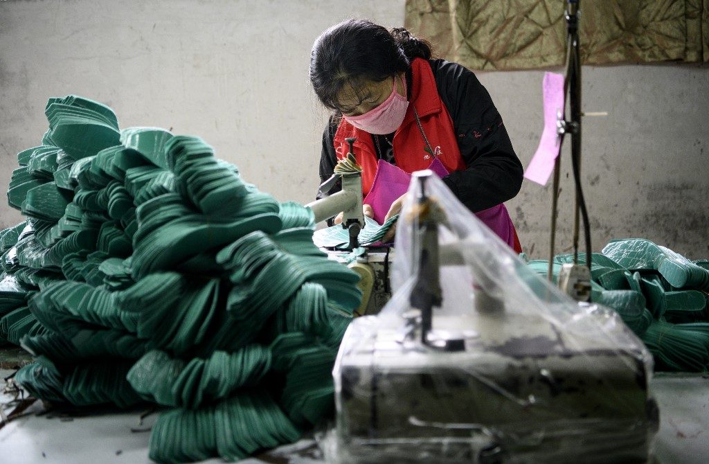 Virus memukul aktivitas ekonomi Tiongkok pada bulan Februari