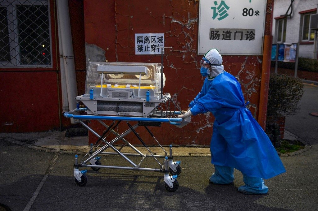 China virus cases drop as foreign fears rise
