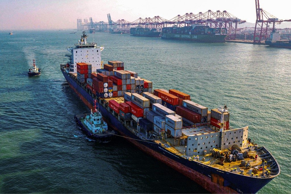 Virus hits shipping, spreading global economic strain