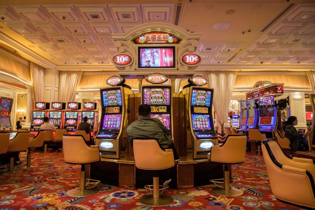 Macau to close casinos, bars, cinemas for 2 weeks over virus