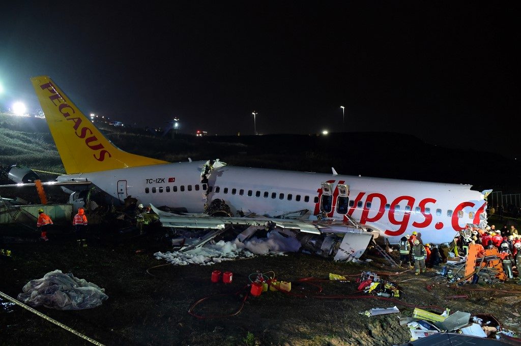 3 dead, scores hurt, in Turkey plane accident