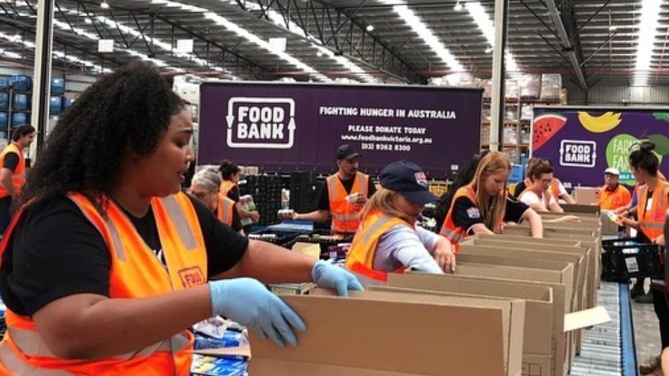 LOOK: Lizzo packs relief goods for Australia bushfire victims