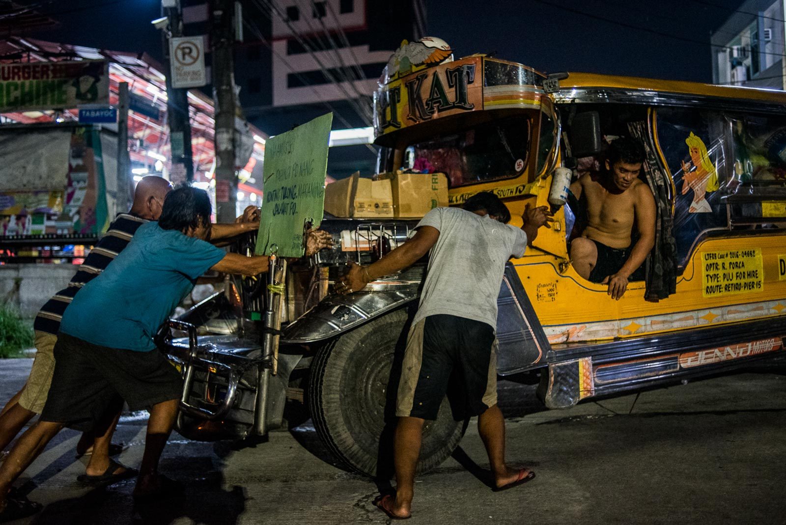'BAYANIHAN'. Fellow drivers assist Julius in starting the engine of the jeepney. When there is a heavy downpour, they have to stay up at night because flood water may reach the floor of their 'house'. 