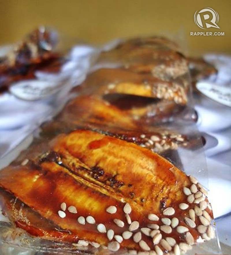 BRING BACK OLD MEMORIES. Pinasugbo is a native confection made from thinly-sliced carmelized banana sprinkled with sesame seeds. Deocampo’s and BiscochoHaus offer the best of these treats. Photo by Antoine Greg Flores
